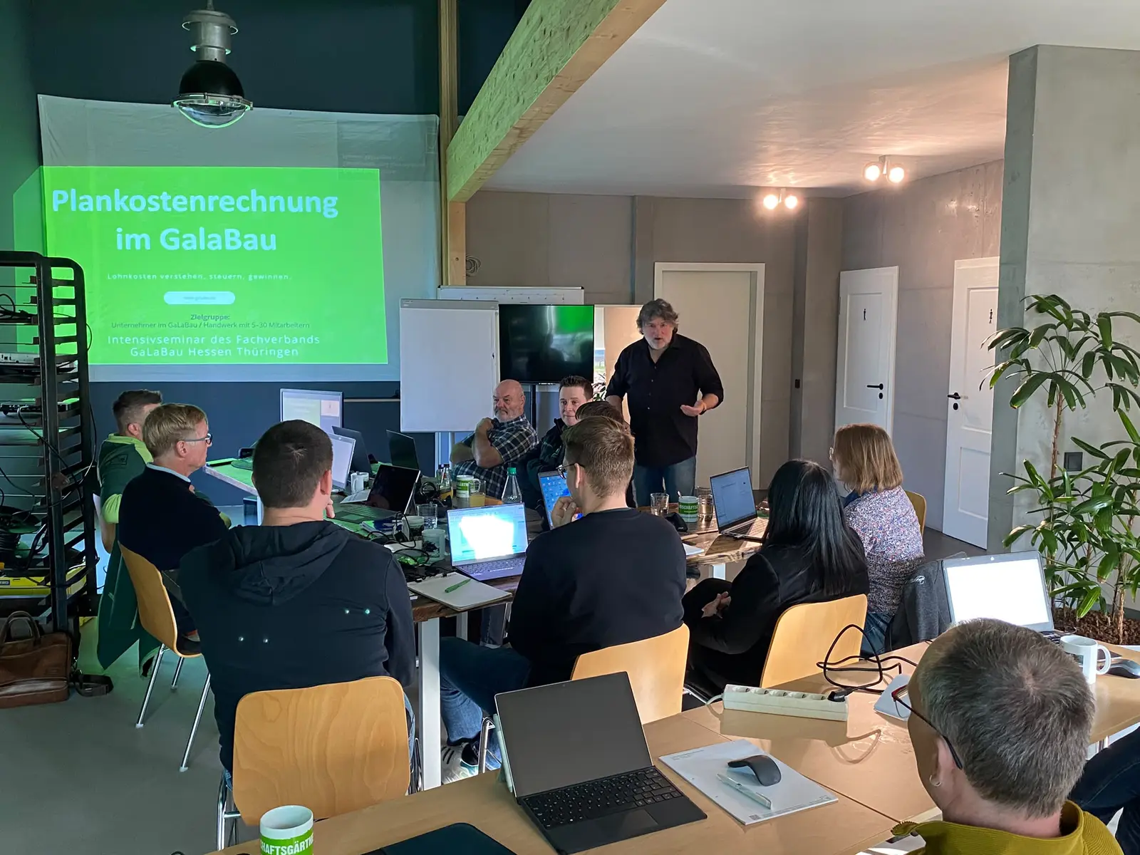 Seminargruppe im Austausch