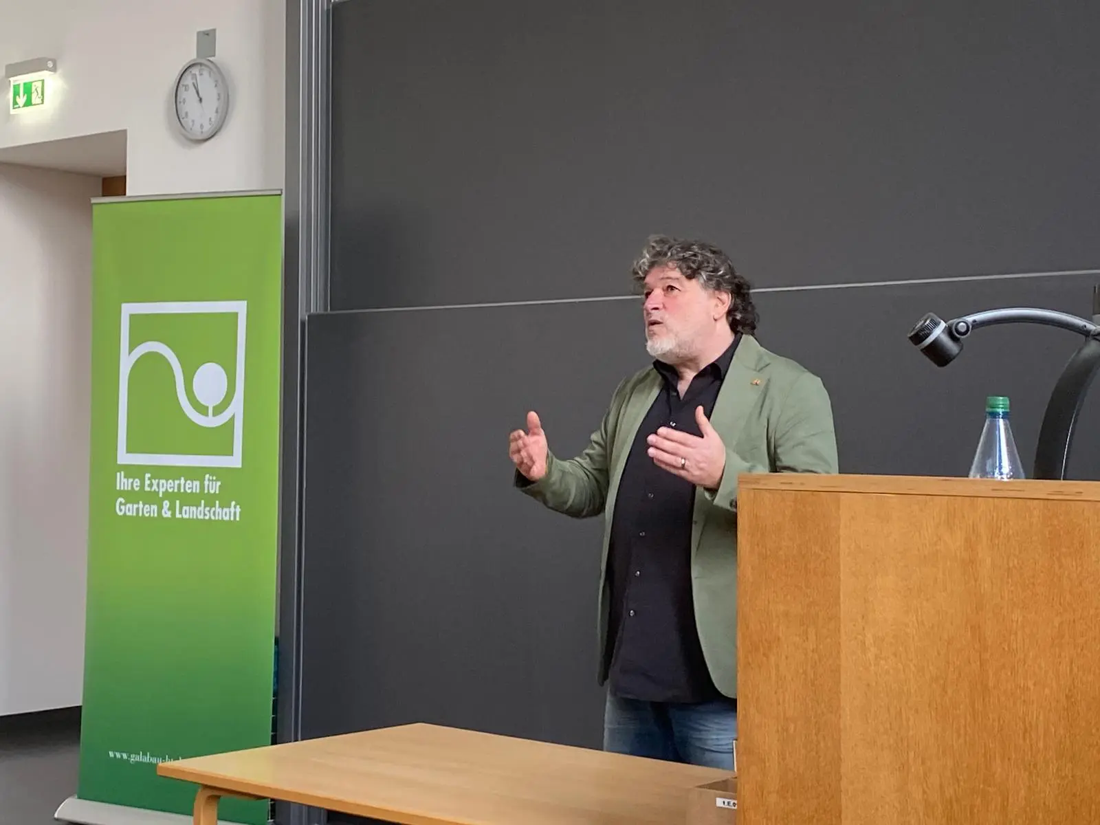 Günter Beier bei einem Vortrag